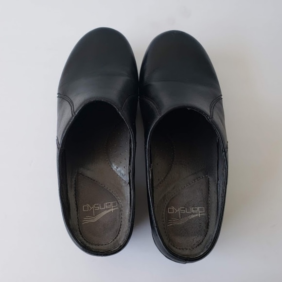 Dansko women  black leather clogs slipon  shoes - Picture 2 of 8